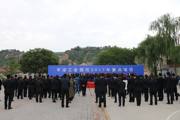 市委副書記、市長(zhǎng)王奮彥帶隊(duì)觀摩督查公司項(xiàng)目建設(shè)工作(圖3)