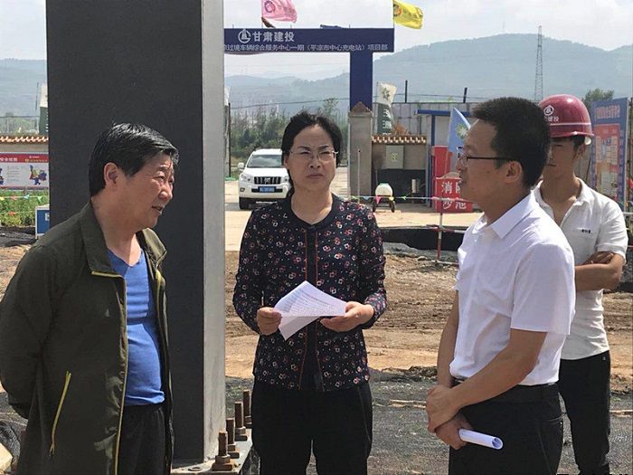 市政協(xié)副主席禹文長一行調研平涼過境車輛綜合服務中心一期(平涼市中心充電站)項目建設工作(圖2) 市政協(xié)副主席禹文長一行調研平涼過境車輛綜合服務中心一期(平涼市中心充電站)項目建設工作(圖2)