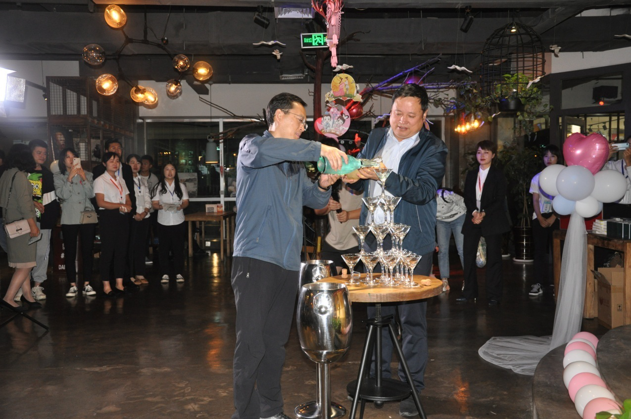 泓源公司舉辦“情定七夕·緣來是你”政銀企青年聯(lián)誼活動(dòng)(圖2) 泓源公司舉辦“情定七夕·緣來是你”政銀企青年聯(lián)誼活動(dòng)(圖2)