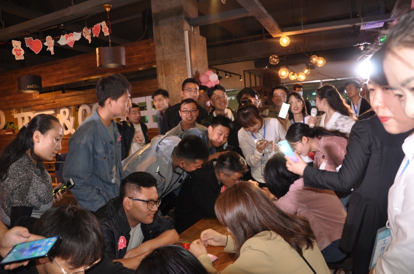 泓源公司舉辦“情定七夕·緣來是你”政銀企青年聯(lián)誼活動(dòng)(圖7) 泓源公司舉辦“情定七夕·緣來是你”政銀企青年聯(lián)誼活動(dòng)(圖7)