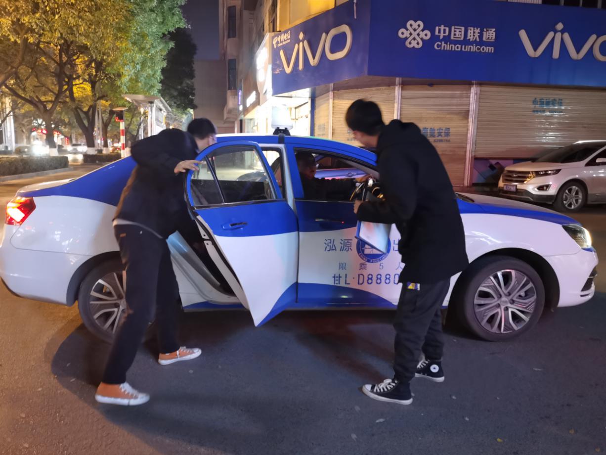 泓源出租車公司多措并舉全力提升服務(wù)質(zhì)量(圖2) 泓源出租車公司多措并舉全力提升服務(wù)質(zhì)量(圖2)