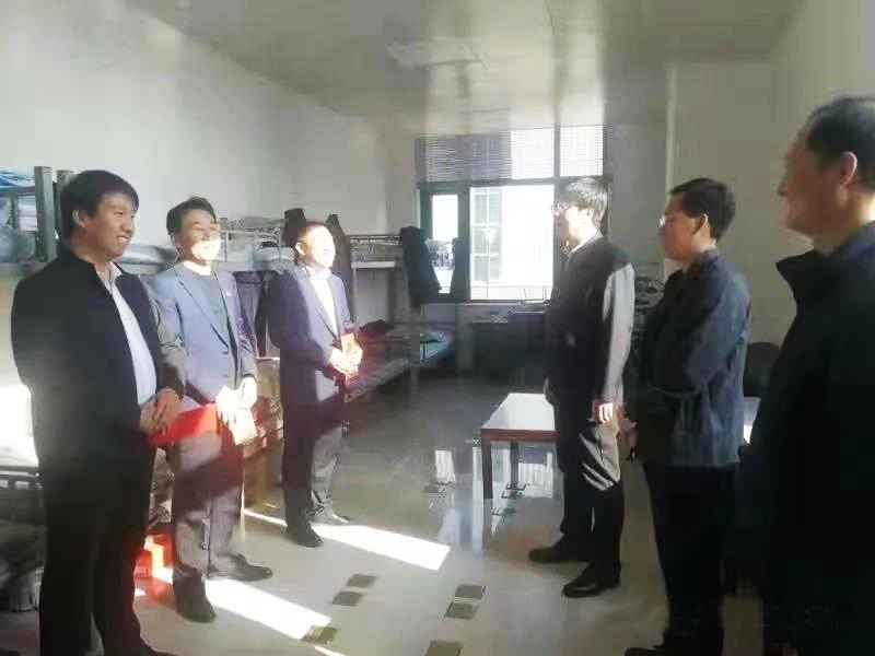 工業(yè)園區(qū)管委會、泓源公司慰問園區(qū)機(jī)關(guān)保安門衛(wèi)等一線人員(圖2)