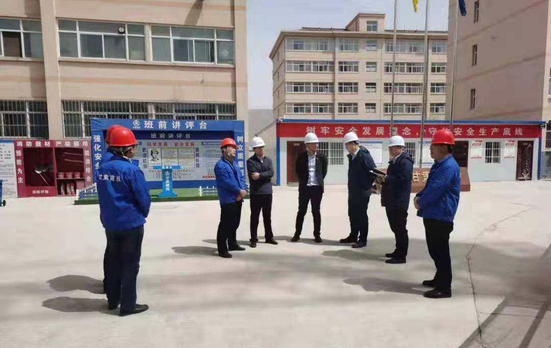 泓源公司對重點(diǎn)建設(shè)項(xiàng)目進(jìn)行質(zhì)量安全檢查(圖2) 泓源公司對重點(diǎn)建設(shè)項(xiàng)目進(jìn)行質(zhì)量安全檢查(圖2)