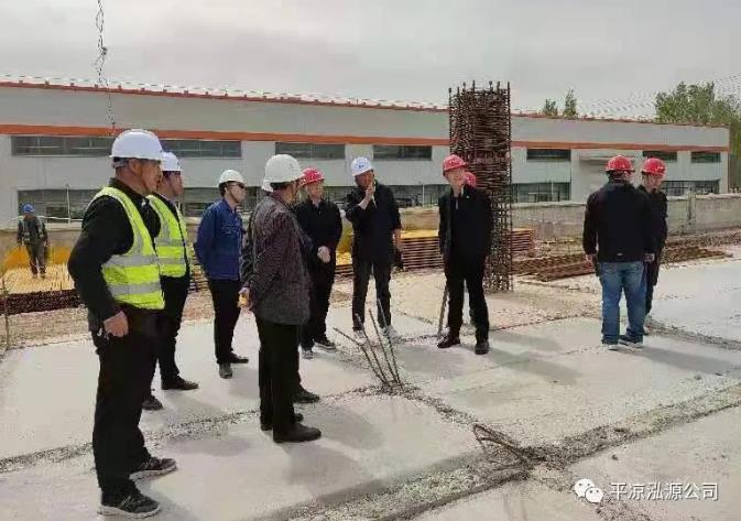 “五一”期間泓源公司對(duì)在建項(xiàng)目進(jìn)行檢查(圖2) “五一”期間泓源公司對(duì)在建項(xiàng)目進(jìn)行檢查(圖2)