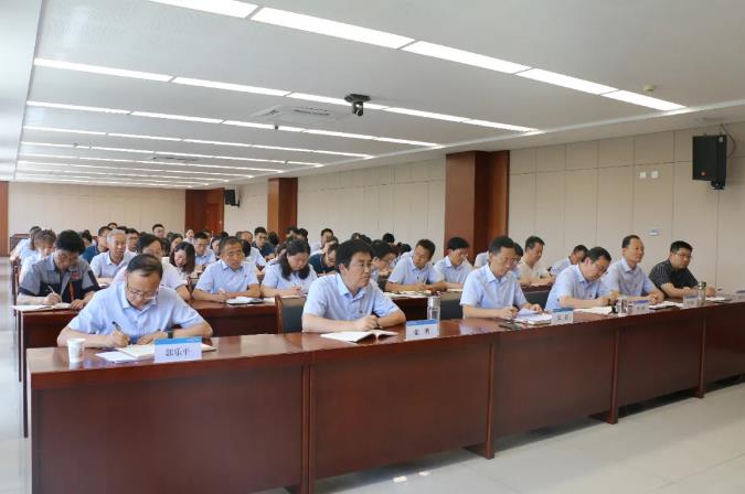 市政府國資委黨委委員、副主任邊疆到泓源公司講黨課(圖3)