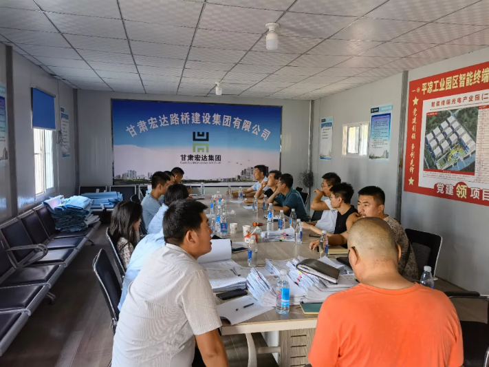 泓源公司組織開展中小企業(yè)孵化基地項目(二期)廠房及室外配套工程竣工驗收(圖2) 泓源公司組織開展中小企業(yè)孵化基地項目(二期)廠房及室外配套工程竣工驗收(圖2)