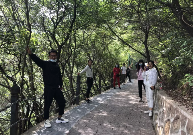 健康生活 快樂工作——泓源公司戶外運(yùn)動(dòng)小組組織環(huán)保登山活動(dòng)(圖2) 健康生活 快樂工作——泓源公司戶外運(yùn)動(dòng)小組組織環(huán)保登山活動(dòng)(圖2)