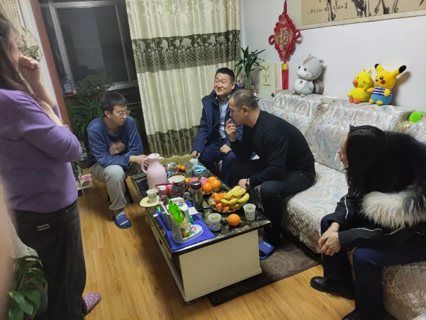 關(guān)愛(ài)員工冷暖 傳遞組織溫情——市產(chǎn)投集團(tuán)組織開展員工家訪活動(dòng)(圖2)